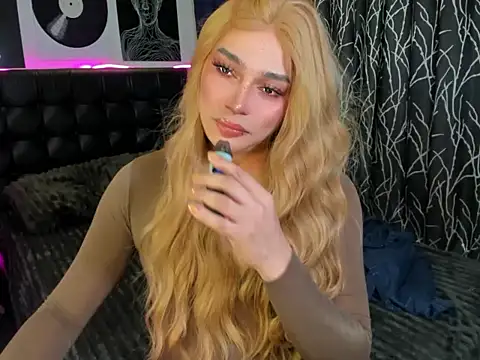 Snapshot of MissCruella chatting on 05/29/26, 07:56 MissCruella online show from 05/29/26, 07:56
