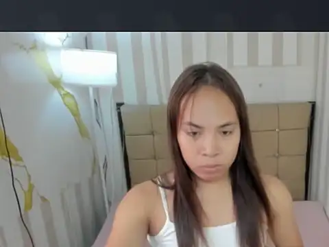 Snapshot of EllieTan chatting on 06/27/26, 04:28 EllieTan online show from 06/27/26, 04:28