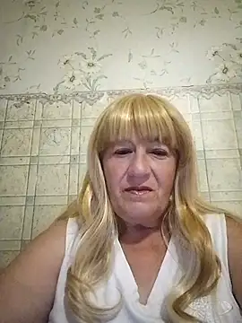 Snapshot of EmmaSwan555 chatting on 07/07/26, 10:14 EmmaSwan555 online show from 07/07/26, 10:14