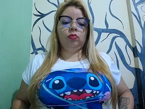 Snapshot of Lunay_Hot chatting on 07/07/26, 12:20 Lunay Hot online show from 07/07/26, 12:20