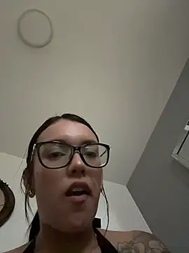 Snapshot of shantalgray__ chatting on 06/25/26, 11:09 shantalgray online show from 06/25/26, 11:09
