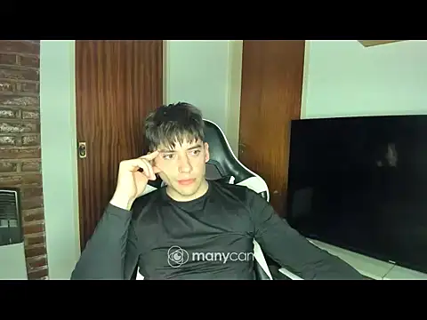 Snapshot of alexxxein chatting on 08/01/26, 12:43 alexxxein online show from 08/01/26, 12:43