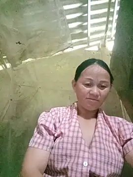 Snapshot of Hala-tia chatting on 07/05/26, 05:47 Hala-tia online show from 07/05/26, 05:47