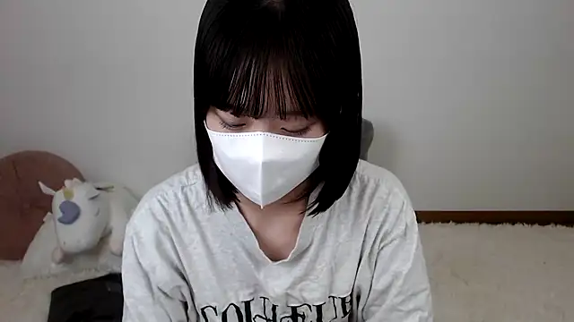 Snapshot of mi_v chatting on 07/15/26, 03:28 mi v online show from 07/15/26, 03:28