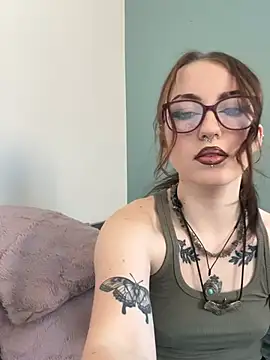 Ellie Whitfield online show from 07/03/26, 02:23