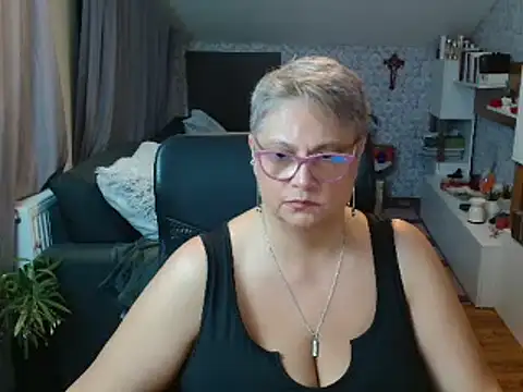 Snapshot of NewHellen4you chatting on 06/30/26, 10:44 NewHellen4you online show from 06/30/26, 10:44