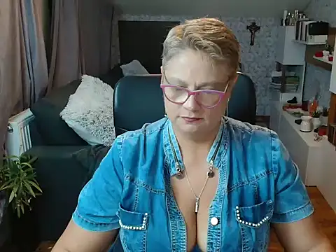Snapshot of NewHellen4you chatting on 07/03/26, 08:04 NewHellen4you online show from 07/03/26, 08:04