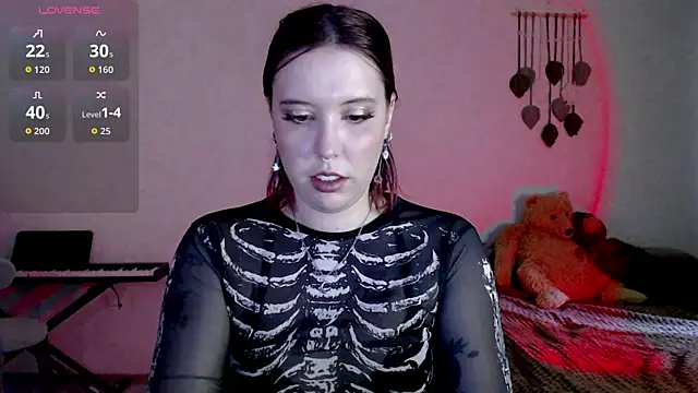 Snapshot of ember_lune chatting on 07/14/26, 08:30 ember lune online show from 07/14/26, 08:30
