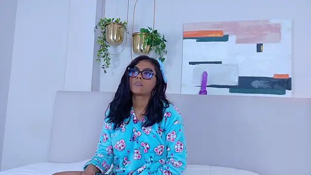 Snapshot of MikaellaFoxx chatting on 08/04/26, 03:21 MikaellaFoxx online show from 08/04/26, 03:21