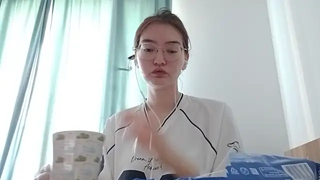 Snapshot of BeatrizGeving chatting on 07/05/26, 07:26 BeatrizGeving online show from 07/05/26, 07:26