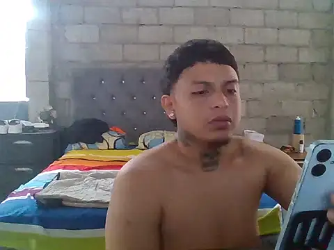 Snapshot of Geampi33 chatting on 07/06/26, 07:27 Geampi33 online show from 07/06/26, 07:27