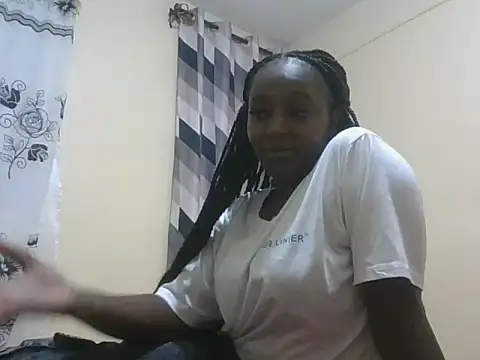 Snapshot of Pretty_girrll chatting on 07/05/26, 02:13 Pretty girrll online show from 07/05/26, 02:13