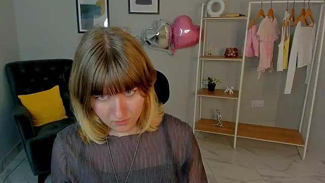 Snapshot of Ashley_Little chatting on 07/11/26, 11:35 Ashley Little online show from 07/11/26, 11:35
