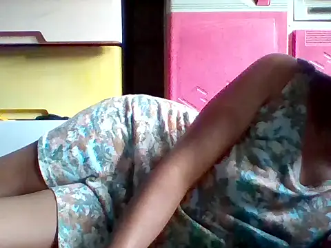 Snapshot of pinay4u69 chatting on 07/22/26, 05:54 pinay4u69 online show from 07/22/26, 05:54