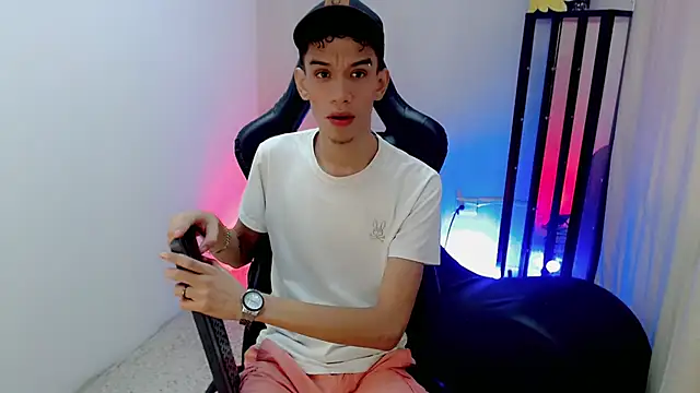 Snapshot of YorYo_hot chatting on 07/10/26, 01:25 YorYo hot online show from 07/10/26, 01:25