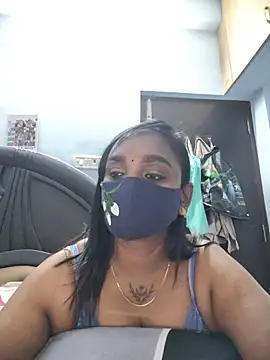 Snapshot of Dhaarani-cam chatting on 07/14/26, 04:06 Dhaarani-cam online show from 07/14/26, 04:06