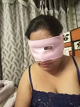 Janu-hot1 online show from 08/06/26, 08:44