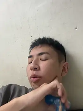 Snapshot of po_han chatting on 07/11/26, 07:11 po han online show from 07/11/26, 07:11