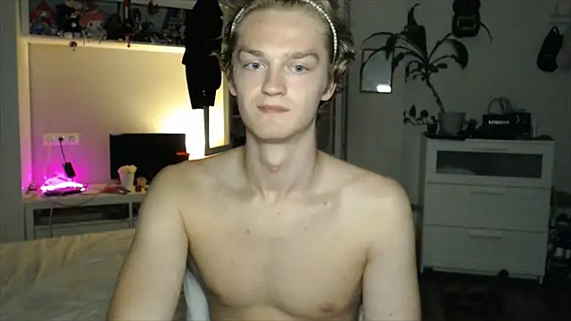 Snapshot of Daniel_yamm chatting on 07/17/26, 05:07 Daniel yamm online show from 07/17/26, 05:07