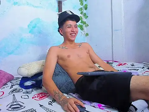 Snapshot of aaron_mercury_x chatting on 07/16/26, 02:23 aaron mercury x online show from 07/16/26, 02:23