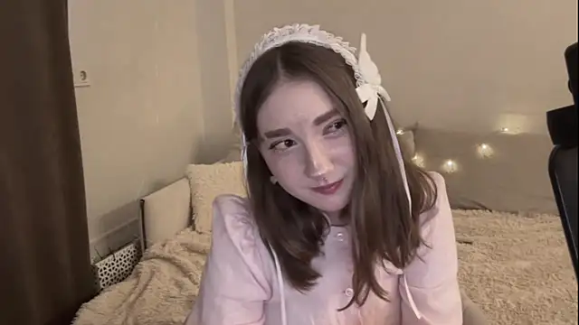 Snapshot of LolaPanzica chatting on 07/13/26, 12:19 LolaPanzica online show from 07/13/26, 12:19