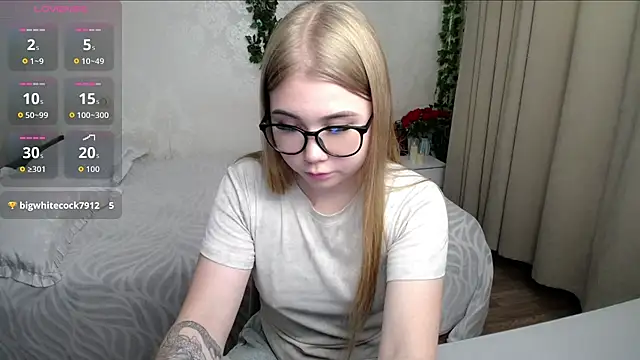 Snapshot of Cassandra_you chatting on 07/27/26, 10:00 Cassandra you online show from 07/27/26, 10:00