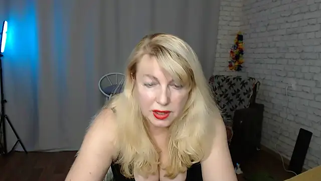 Snapshot of Samantha_Si chatting on 12/14/24, 05:14 Samantha Si online show from 12/14/24, 05:14