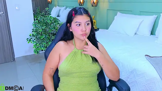 Snapshot of EMILIIA__LUXE__ chatting on 07/14/26, 07:41 EMILIIA LUXE online show from 07/14/26, 07:41