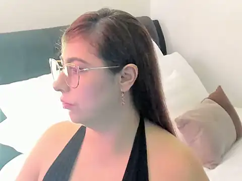 Snapshot of Emili_luxe chatting on 07/15/26, 07:19 Emili luxe online show from 07/15/26, 07:19