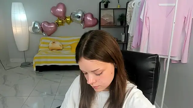 Snapshot of DeniseWilson chatting on 07/22/26, 11:13 DeniseWilson online show from 07/22/26, 11:13