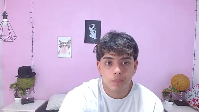 Snapshot of zayne_lyon chatting on 07/15/26, 11:48 zayne lyon online show from 07/15/26, 11:48