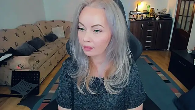 Snapshot of WhitneyLynn chatting on 01/04/25, 11:00 WhitneyLynn online show from 01/04/25, 11:00