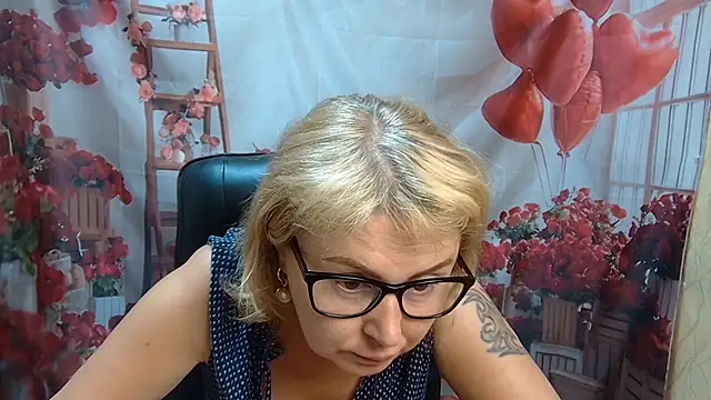 Snapshot of LindaSloboda chatting on 07/19/26, 05:44 LindaSloboda online show from 07/19/26, 05:44