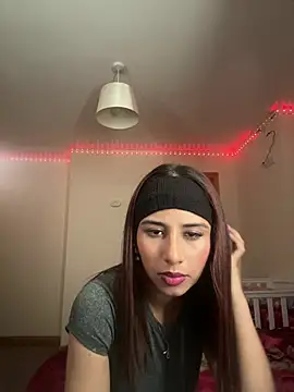 Snapshot of NextDoorMolly chatting on 07/17/26, 04:34 NextDoorMolly online show from 07/17/26, 04:34