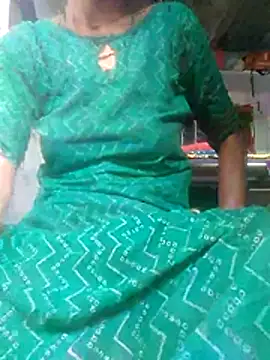 Snapshot of Aradhna-104 chatting on 08/06/26, 04:14 Aradhna-104 online show from 08/06/26, 04:14