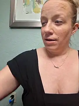 Snapshot of XxMs_StarzxX chatting on 02/14/25, 06:34 XxMs StarzxX online show from 02/14/25, 06:34