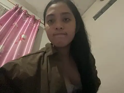 Snapshot of hazelnuties chatting on 07/17/26, 01:51 hazelnuties online show from 07/17/26, 01:51