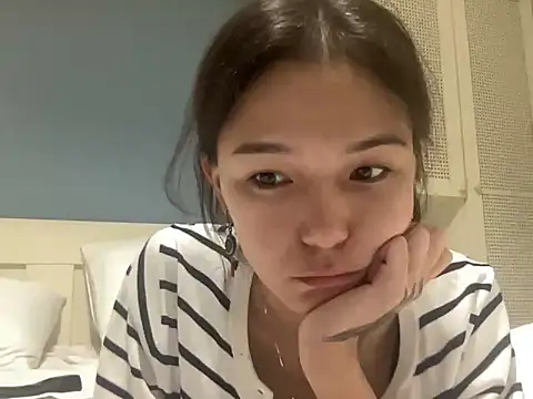 playfull dolphin online show from 07/26/26, 05:42
