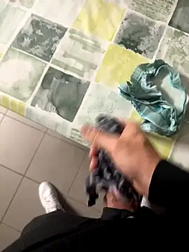 Snapshot of swissboy22 chatting on 10/22/25, 02:06 swissboy22 online show from 10/22/25, 02:06