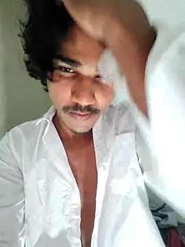 Snapshot of roshan573 chatting on 07/19/26, 04:33 roshan573 online show from 07/19/26, 04:33
