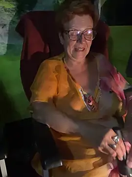 Snapshot of Yvonne-A chatting on 07/20/26, 08:33 Yvonne-A online show from 07/20/26, 08:33