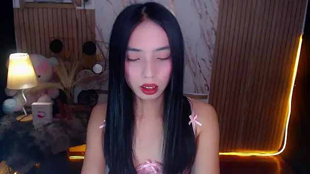 Snapshot of Trans_yvone chatting on 07/22/26, 05:49 Trans yvone online show from 07/22/26, 05:49