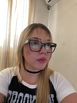 ZoeJhonson-1 online show from 07/28/26, 04:50