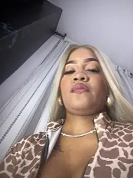 riri brunnete online show from 04/11/26, 04:17