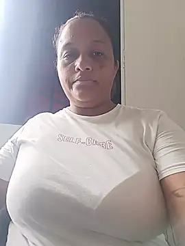 Snapshot of BellaMarii_93 chatting on 07/24/26, 01:53 BellaMarii 93 online show from 07/24/26, 01:53