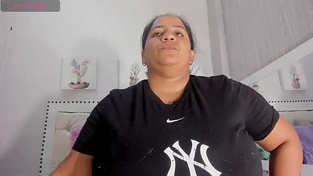 Snapshot of Dajanaaroa chatting on 12/19/24, 01:40 Dajanaaroa online show from 12/19/24, 01:40