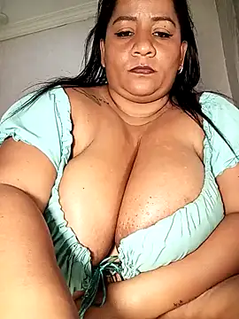 Snapshot of Dajanaaroa chatting on 01/31/25, 04:27 Dajanaaroa online show from 01/31/25, 04:27