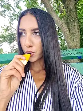 Snapshot of Andreea_C chatting on 07/25/26, 11:52 Andreea C online show from 07/25/26, 11:52