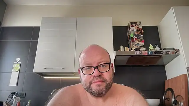 Snapshot of theitalianbear chatting on 05/15/26, 07:37 theitalianbear online show from 05/15/26, 07:37