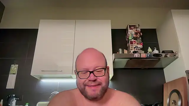 Snapshot of theitalianbear chatting on 05/15/26, 11:01 theitalianbear online show from 05/15/26, 11:01